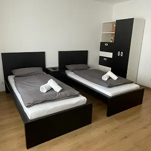 Renoviert, Modern Und Ruhig Apartment